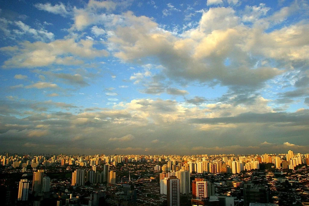 Fintechs brasileiras captaram US$ 2,77 bilhões em 2025, com menos rodadas e cheques maiores focados em FIDCs